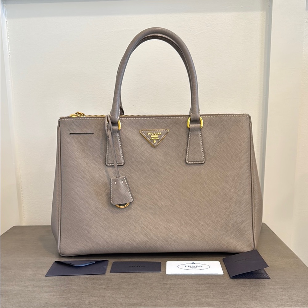 Prada | Large Galleria Saffiano Tote - Picture 4 of 17